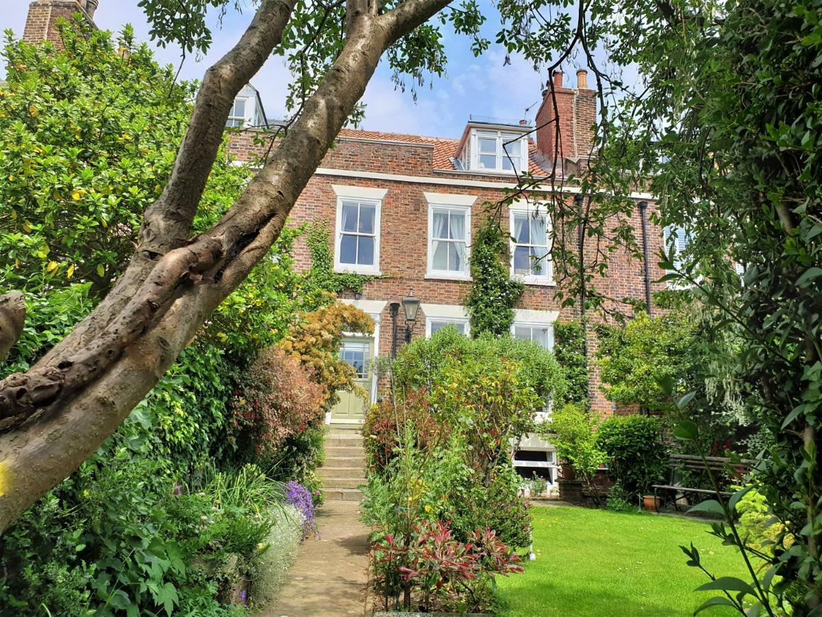 휫비 Saint Hilda'S House B&B 외부 사진